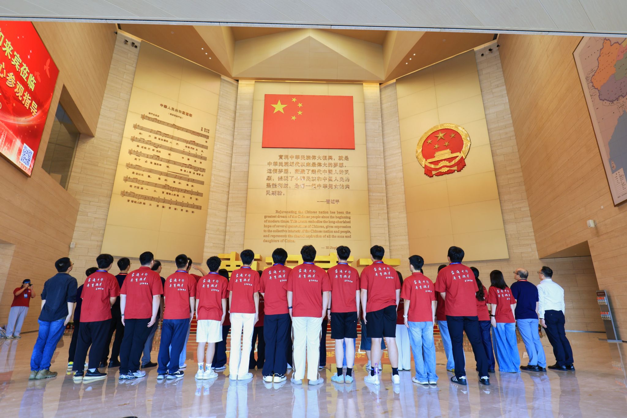 参访驻港部队展览中心 (2).jpg