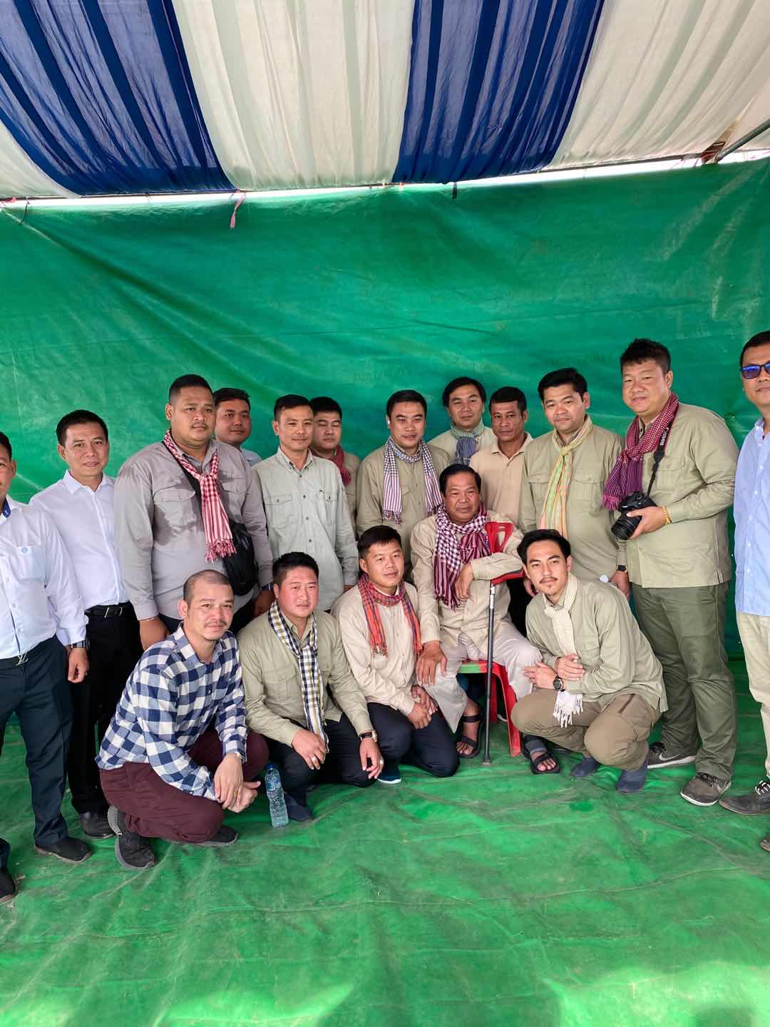 厦门sjb世俱杯官方网站柬埔寨校友会向受灾民众捐赠紧急物资