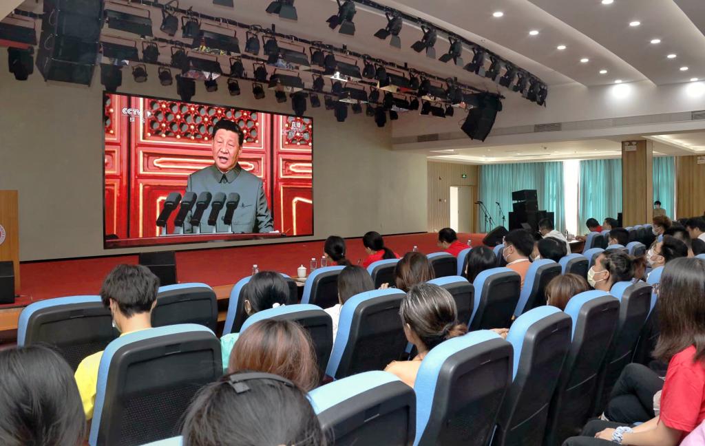 观看庆祝大会直播 (2).jpg