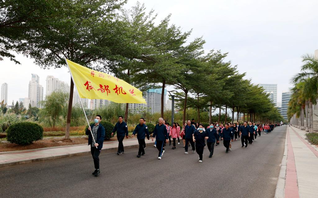 厦门校区健步走现场.jpg