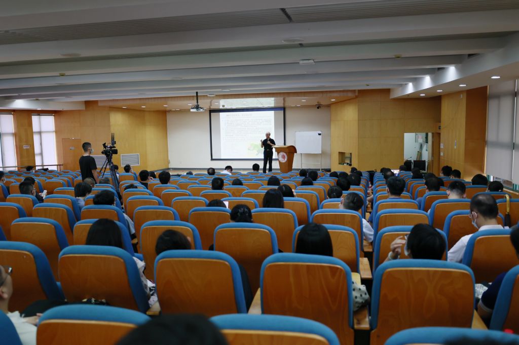讲座现场.jpg