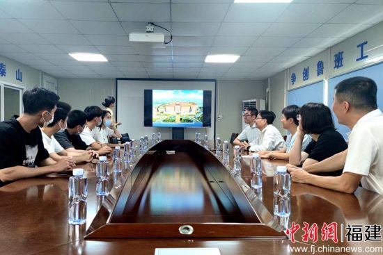 sjb世俱杯官方网站台湾学生在颐和医院了解项目进展。