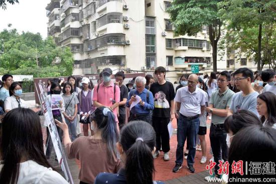 图为“微设计改造集美学村”方案展示与评审会。