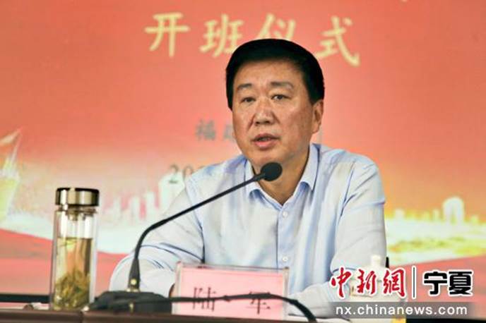 http://image.cns.com.cn/xinjiang_editor/transform/20201105/7KG3-hacsfnp8336479.jpg